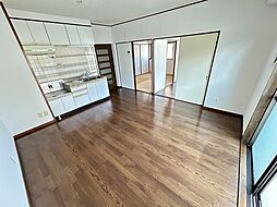 アップス安東VI 2階3LDKのリビング/ダイニング