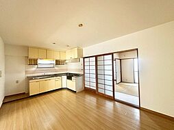 クロスデータビルNo14 3階4LDKのリビング/ダイニング