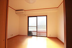 アイランド丸和 5階1DKのリビング/ダイニング