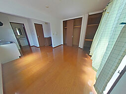 クローバー串戸 2階ワンルームのリビング/ダイニング