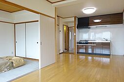 サンライズ曙 7階2LDKのリビング/ダイニング