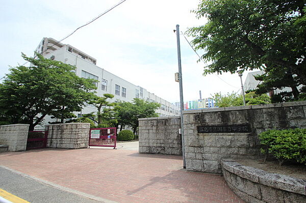 画像18:中学校「広島市立国泰寺中学校まで763ｍ」