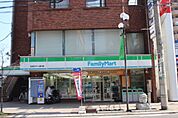 コンビニ「ファミリーマート五日市コイン通りまで564ｍ」