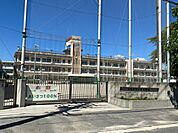 小学校「広島市立山本小学校まで563ｍ」