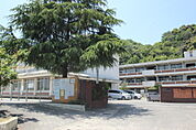 小学校「廿日市市立佐方小学校まで550ｍ」