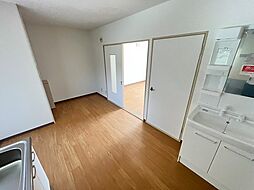 ファミール安東 2階2DKのリビング/ダイニング