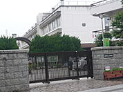 中学校「広島市立二葉中学校まで471ｍ」