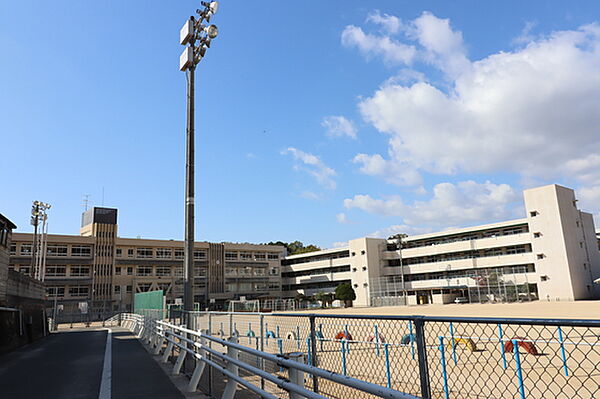 画像3:小学校「広島市立矢野小学校まで688ｍ」