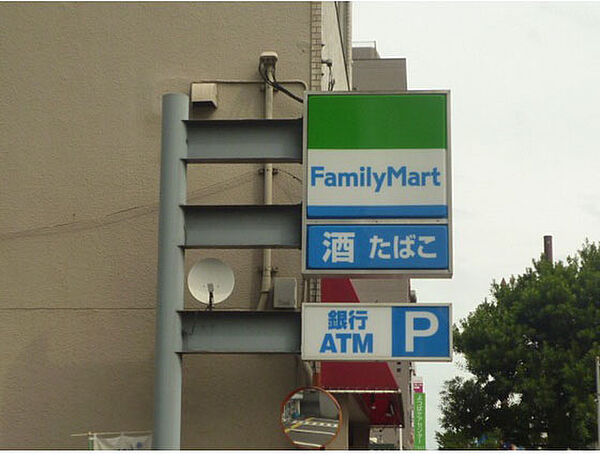 画像22:コンビニ「ファミリーマート小町店まで104ｍ」