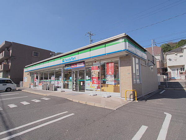 周辺：コンビニ「ファミリーマート安芸瀬野駅前店まで637ｍ」