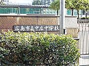 中学校「私立崇徳中学校まで711ｍ」