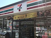 コンビニ「セブンイレブン広島新庄店まで261ｍ」