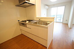 サニーフラットII 2階2LDKのリビング/ダイニング