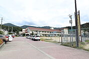 中学校「広島市立矢野中学校まで1862ｍ」