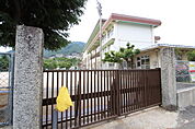 小学校「広島市立八木小学校まで527ｍ」