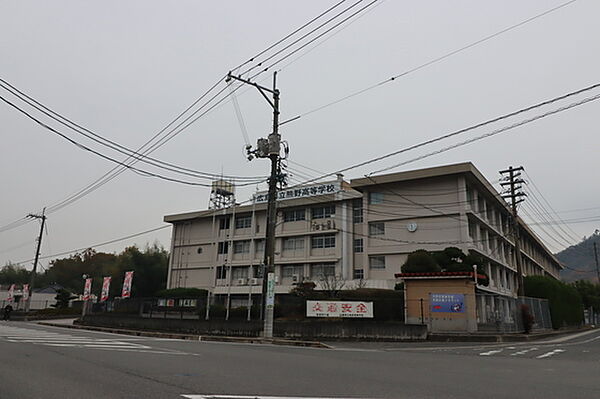 画像16:高校・高専「広島県立熊野高校まで2503ｍ」