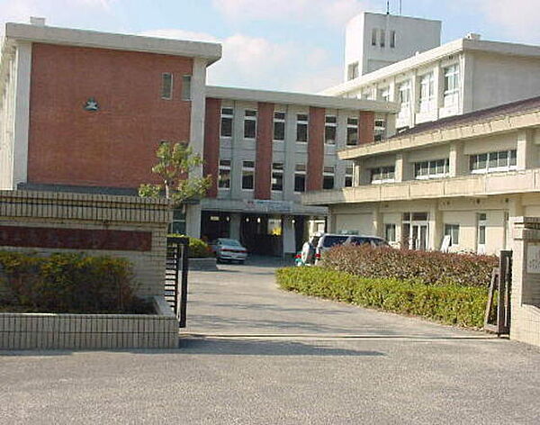 画像16:中学校「広島市立高取北中学校まで1611ｍ」