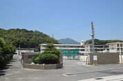 小学校「廿日市市立宮内小学校まで763ｍ」