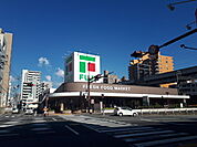 スーパー「フジ三篠店まで728ｍ」