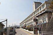 小学校「広島市立井口台小学校まで811ｍ」