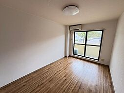 ゼフィルII 1階ワンルームのリビング/ダイニング