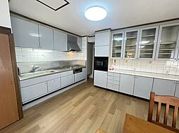 己斐上3丁目戸建 5LDKのリビング/ダイニング