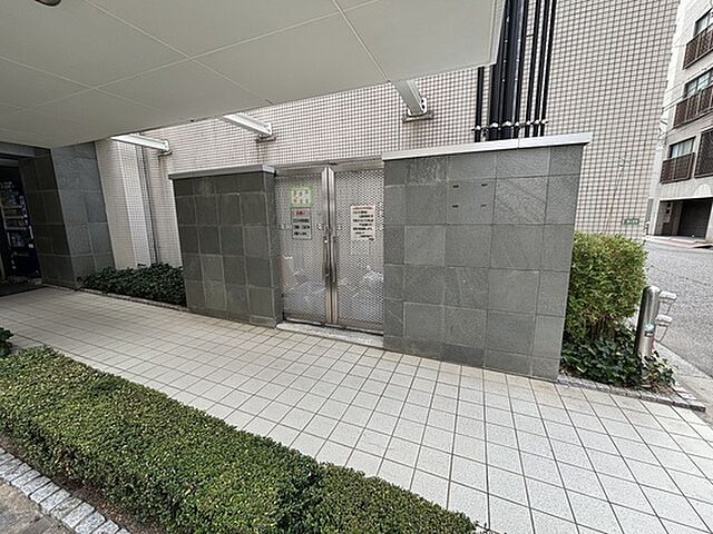 6 / 11