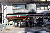 コンビニ「セブンイレブン広島五日市駅前店まで457ｍ」