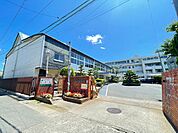 小学校「広島市立長束小学校まで1049ｍ」