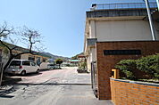 小学校「広島市立草津小学校まで129ｍ」