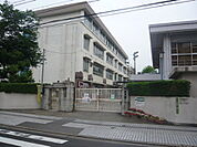 小学校「広島市立尾長小学校まで566ｍ」