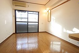 エステートベネフィット5フルタ 3階1Kのリビング/ダイニング