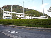 中学校「広島市立楠那中学校まで948ｍ」
