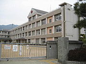 小学校「廿日市市立大野東小学校まで2101ｍ」