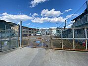 小学校「海田町立海田東小学校まで714ｍ」