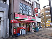 コンビニ「ポプラ比治山店まで81ｍ」