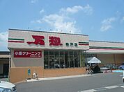 スーパー「万惣串戸店まで878ｍ」