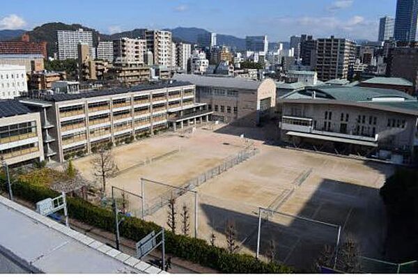 画像21:高校・高専「私立広島女学院高校まで1634ｍ」