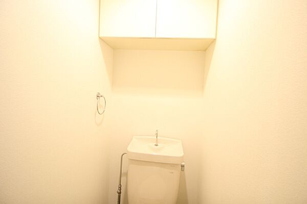 画像16:トイレ棚