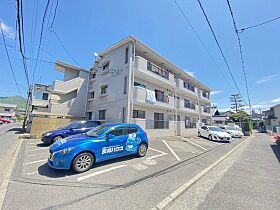 広島県広島市安佐南区中須1丁目（賃貸マンション2LDK・1階・67.15㎡） その1