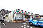 コンビニ「セブンイレブン広島可部中央店まで246ｍ」