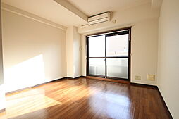 ジョルニ・フェリーチ 7階1Kのリビング/ダイニング