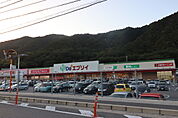 ドラックストア「スーパードラッグひまわり瀬野川店まで1124ｍ」
