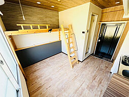 ワンピース 3階ワンルームのリビング/ダイニング