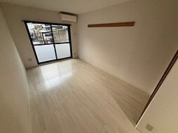 ポム・ド・ピン中央 1階ワンルームのリビング/ダイニング