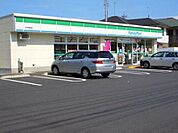 コンビニ「ファミリーマート大竹南栄店まで556ｍ」