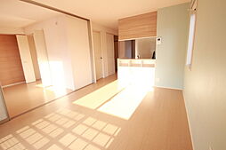 パーシモンズ　A棟 1階2LDKのリビング/ダイニング