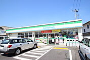 コンビニ「ファミリーマート大竹小方店まで202ｍ」
