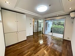 クリスタルコート 1階ワンルームのリビング/ダイニング