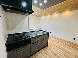 カーリー・ダダン元町 103 1階1LDKのリビング/ダイニング